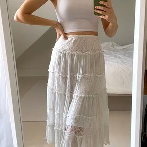 VINTAGE WHITE LACE MIDI SKIRT